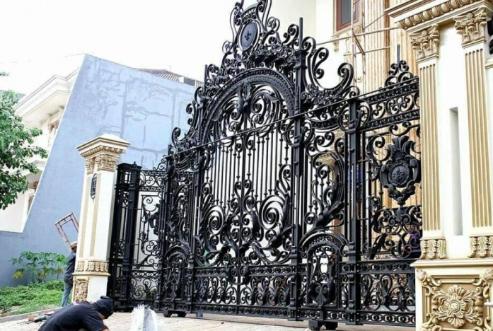 25 Desain Pagar Rumah gaya Eropa